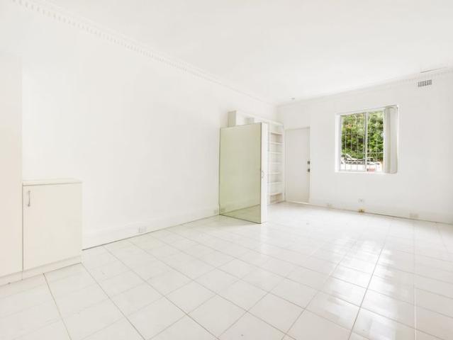 Character Filled One Bedroom Apartment in a Sought After Edgecliff Location | Unfurnished