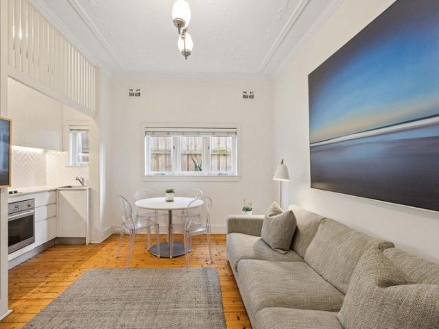 Character Filled Art Deco Retreat Steps From Bondi Beach