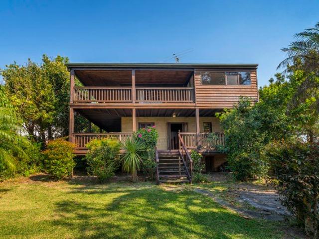 CHARACTER FILLED BEACHSIDE LIVING