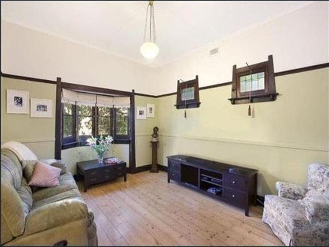Character Filled Californian Bungalow! Walking Distance to Mitcham Shops!