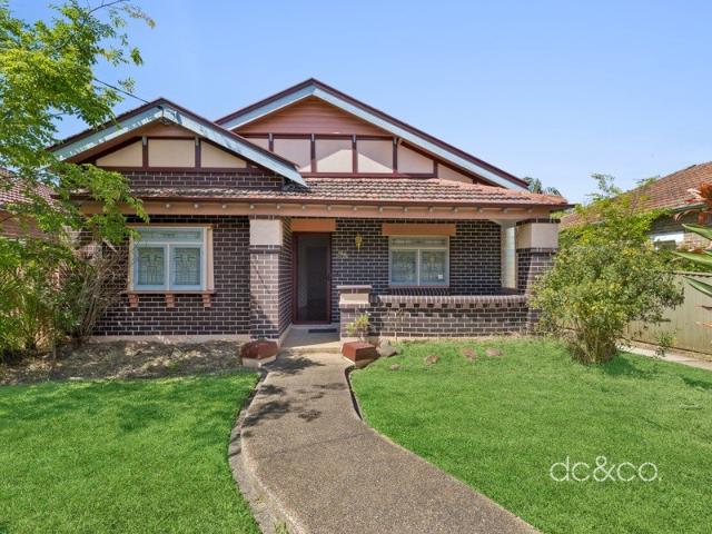 Character filled family living with versatile additional accommodation