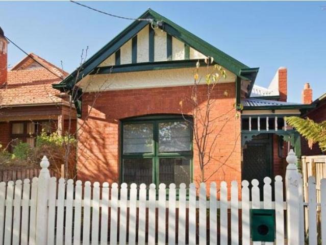CHARACTER FILLED FREESTANDING 2 BEDROOM EDWARDIAN!