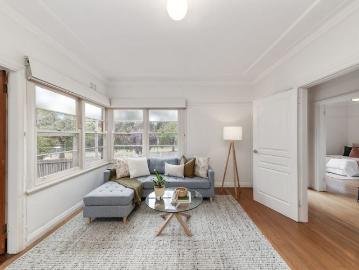 Character Filled Home Opposite Glebe Park & Queanbeyan River