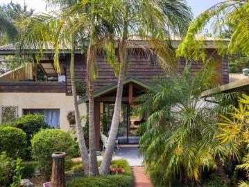 Your Private Retreat Moments from the Water