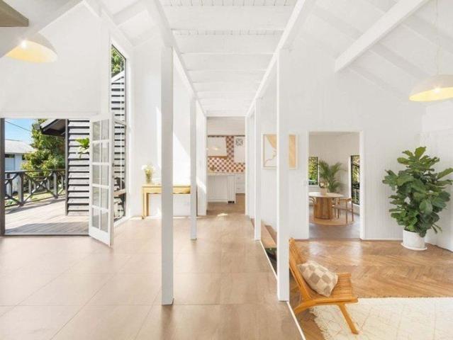 Character Filled Loft Living | Peaceful Bushland Setting in Burleigh Heads