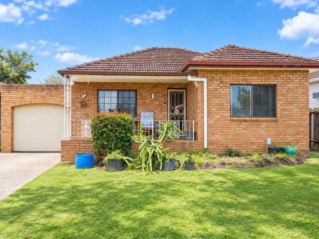 Character filled Retreat w/ Superb Alfresco Appeal