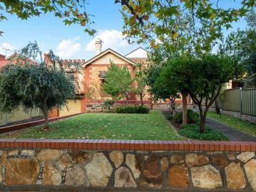 Character filled sandstone prestige with rear lane access