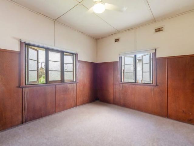 Character filled three bedroom cottage in wide, leafy street. Walking distance to Maclean CBD