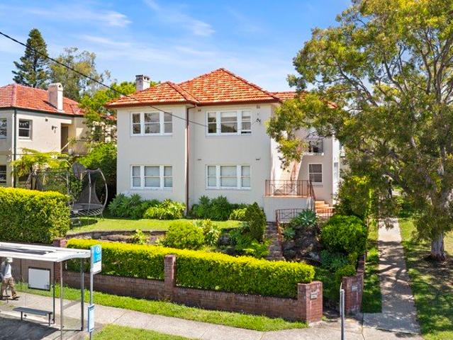 Character filled upper duplex with harbour views and exciting potential