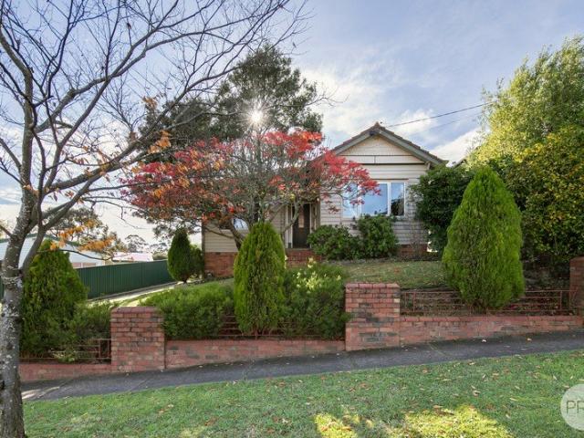 Character Filled Weatherboard Home In Prime Elevated Position
