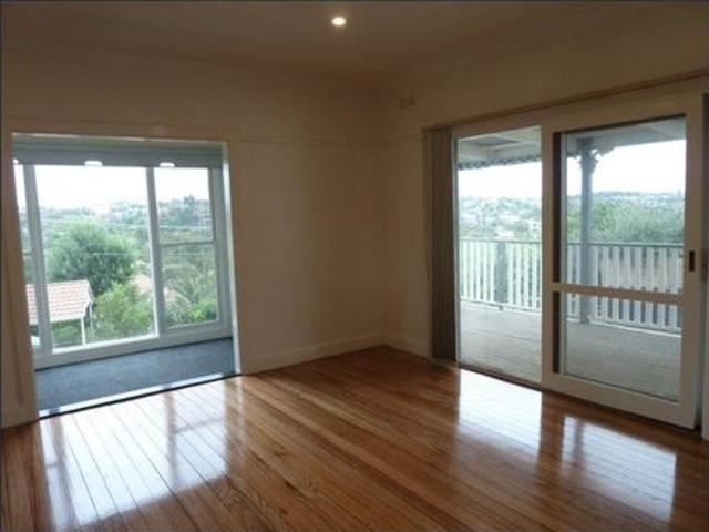 CHARACTER FILLED WEATHERBOARD STUNNING VIEWS