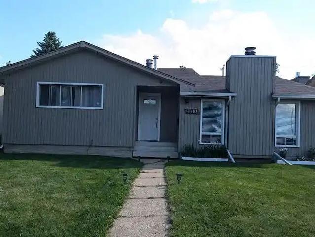 Character House in Kenilworth! — 4 Bedrooms Main Floor