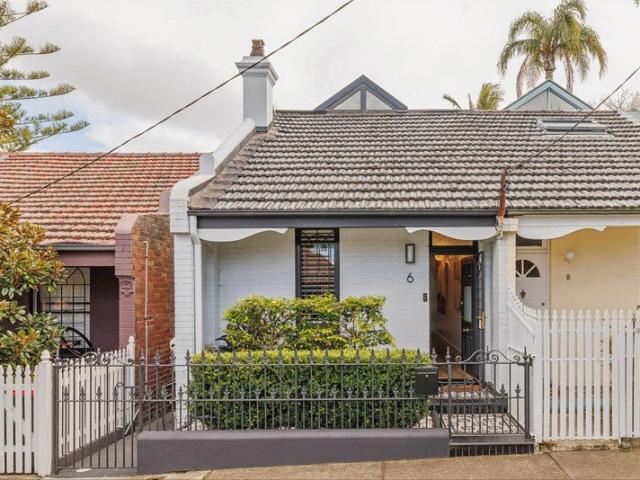 Character house with contemporary extensions
