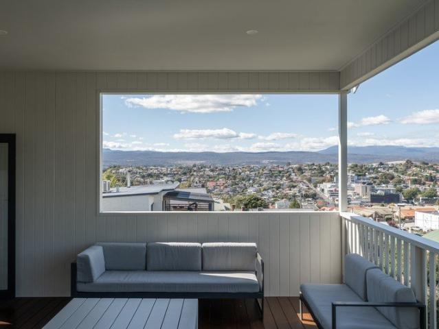 Character home with elevated CBD views, cul de sac privacy and versatile dual level living with lower level retreat
