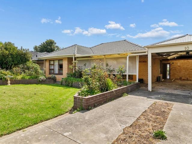 Character Home with Pool in Sturt