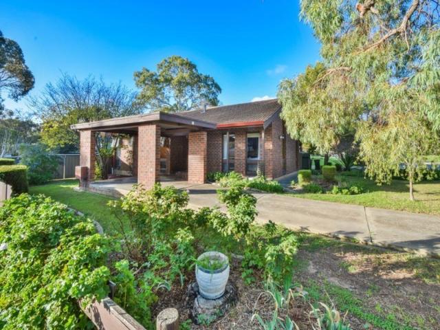 Character Home with Vaulted Ceilings, Shedding & Room to Move