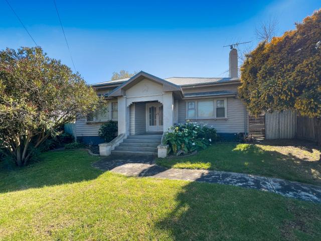 Character home in a superb location of Geelong