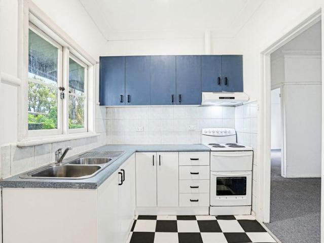 Character Home in Central Penrith Location