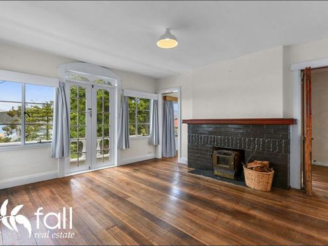 Character Home In Lindisfarne With Views