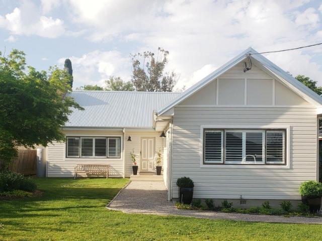 Character home in prime Armidale location