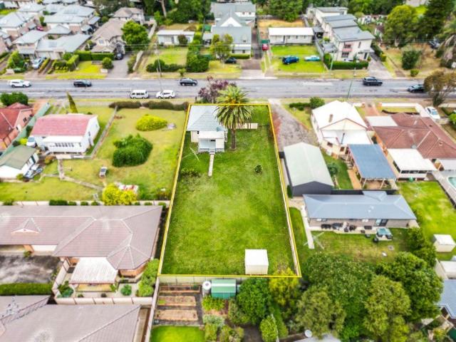 Character Home on 872.6sqm with Side Access