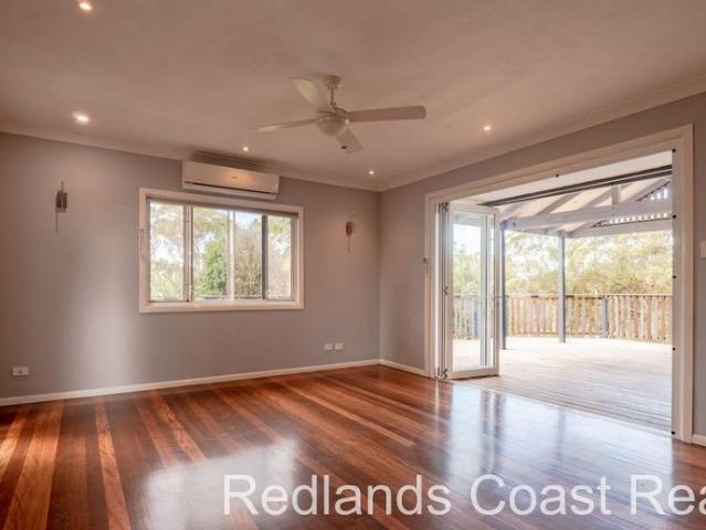 Character Home on 1200m2 Overlooking Vineyard
