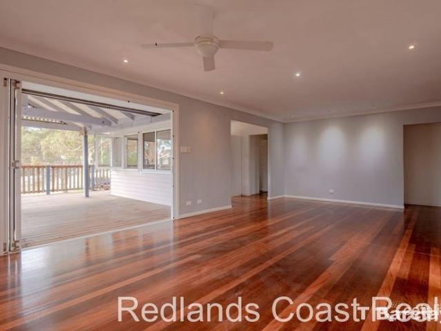 Character Home on 1200m2 Overlooking Vineyard