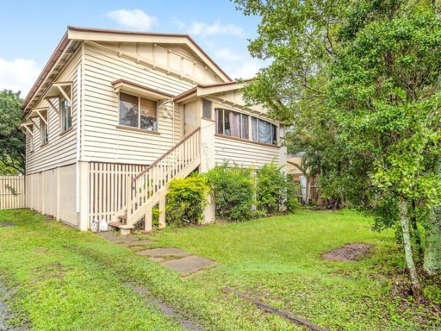 CHARACTER LIVING IN THE HEART OF GRACEVILLE