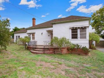 Yass, Yass Valley, Victoria - Equipped kitchen