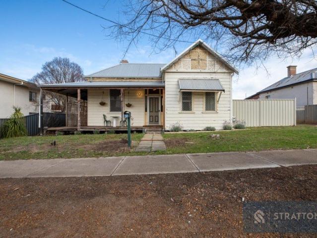 Character, Space & Comfort on a Generous 1,088sqm Block A Great Narrogin Opportunity!