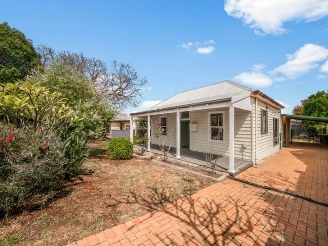 CHARACTER, SPACE & CONVENIENCE IN PRIME RIVERVALE LOCATION