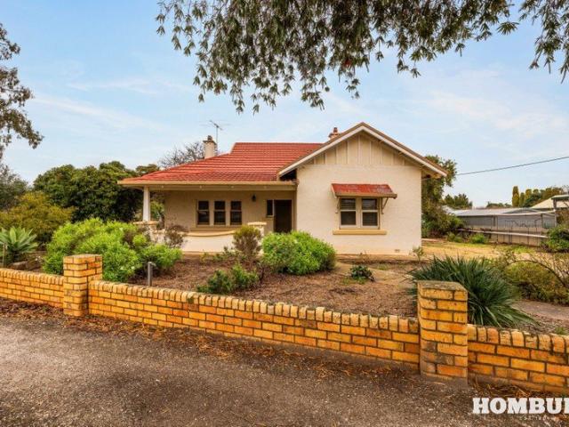 Character, Space and a Brilliantly Convenient Location 4 bed 2 bath 1 car