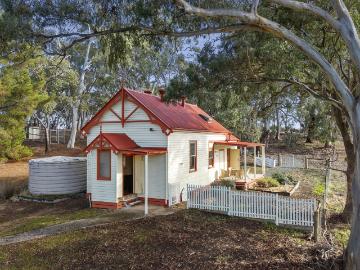 Evansford, Pyrenees, Victoria - Equipped kitchen