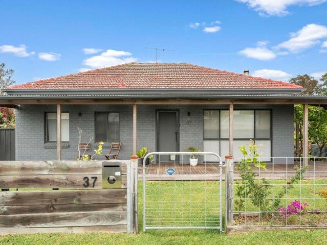 Character, Space & Privacy on a Generous Corner Block