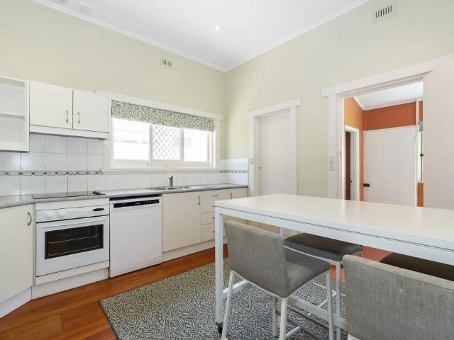 Character Stone Fronted Maisonette in Quiet and Convenient Location