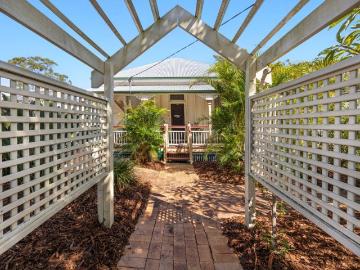 Character Queenslander on 2,243m²