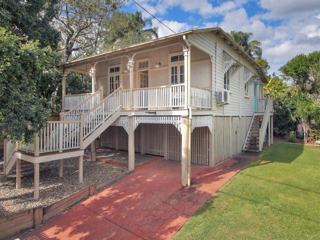 Character Queenslander in Prime Location