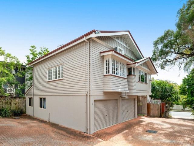 Character Queenslander Townhouse Living in Central Morningside