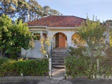 Character, views and exceptional potential in the heart of Castlemaine