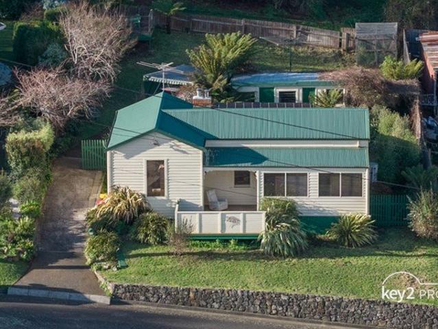 Character, Views and the Deloraine Lifestyle
