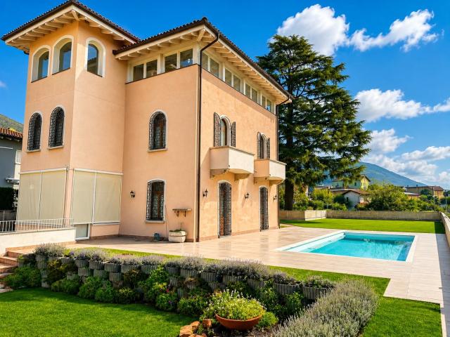 CHARAKTERVILLA MIT POOL IN BALERNA – TESSIN