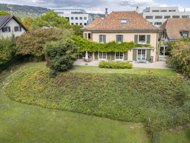 Charaktervoll, abgetrennt mit großem Garten