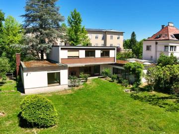 Charaktervolle Architektenvilla mit Atrium Flair in Innenstadtnähe