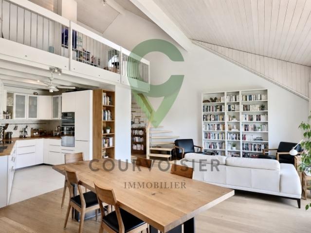 Charaktervolle Attika Maisonette Wohnung mit freiem Blick in der Nähe