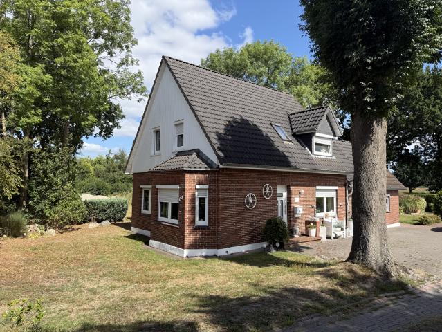 Charaktervolles Einfamilienhaus mit großem Grundstück und Blick ins Grüne