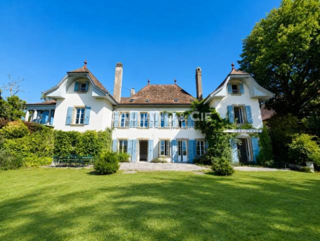 Charaktervolles Herrenhaus im Herzen eines privaten Anwesens