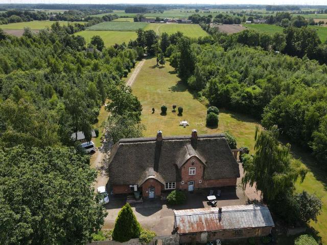 Charaktervolles Reetdachhaus mit über 17.000 qm Land in Enge Sande Schardebüll