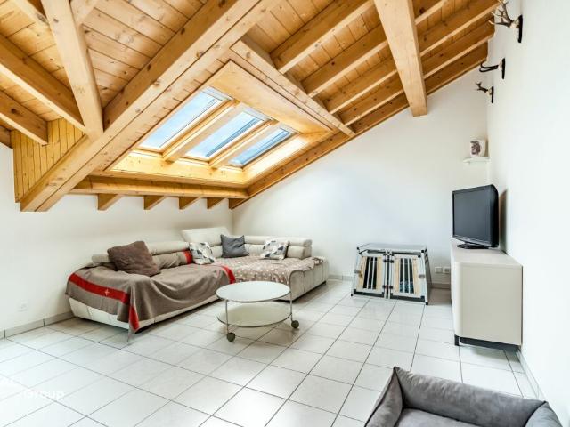 Charakter, Licht und Bergsicht: 4½ Zimmer Dachwohnung im Zentrum von Visp