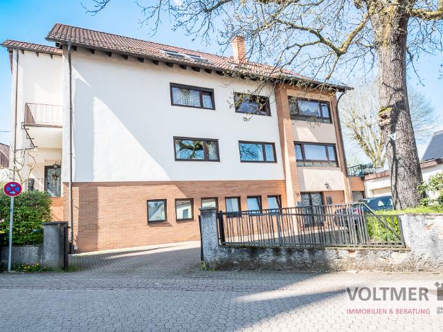 CHARAKTER – zwei Eigentumswohnungen, Schwimmhalle und zwei Garagen in Schiffweiler!