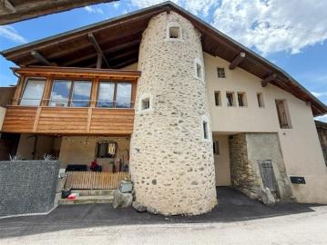 Charakterhaus mit drei Wohnungen in Savièse
